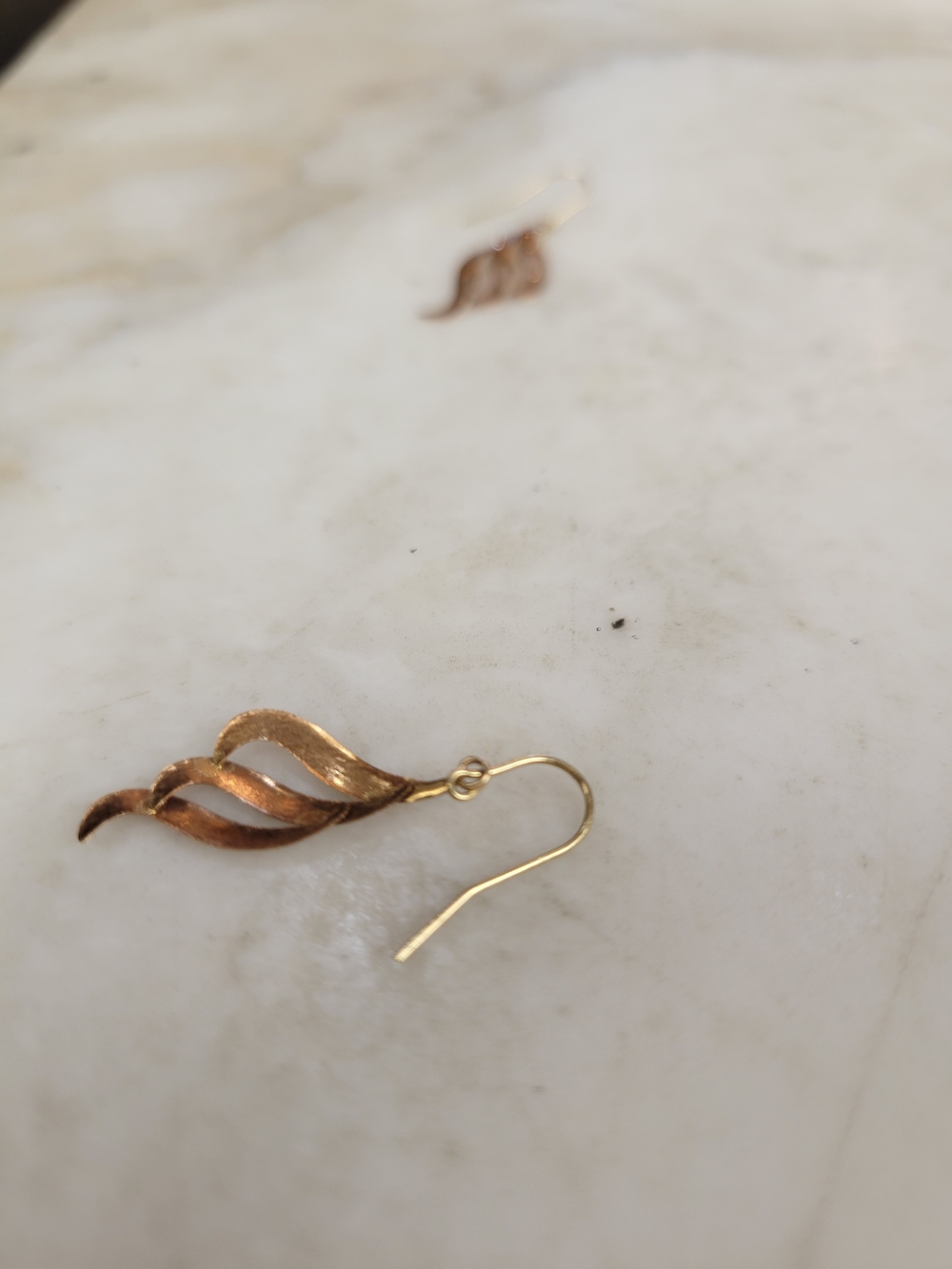 14kt Swirl Gold Dangle Womens EARRINGS Read Discription 0.7 Grams - Picture 13 of 14
